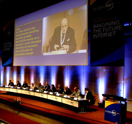 Vint Cerf in einer Diskussion auf der INET 2012